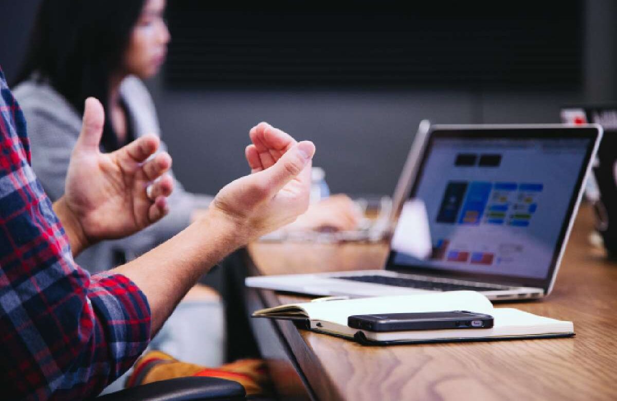 How to Successfully Run a Remote Marketing Team: Best Practices and Tips